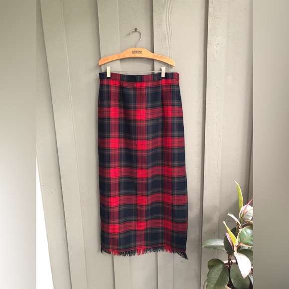 Rafaella Dresses & Skirts - Vintage Rafaella Skirt 100% Wool Tartan Plaid Red Green Lined Fringe Maxi 10